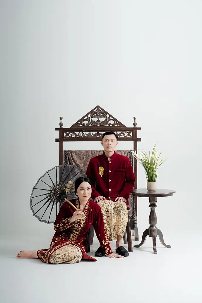Foto Prewedding adat jawa di studio 