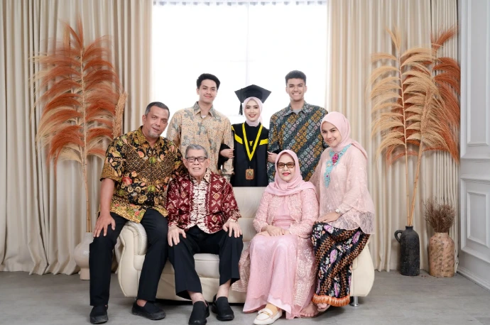 Foto Wisuda di studio