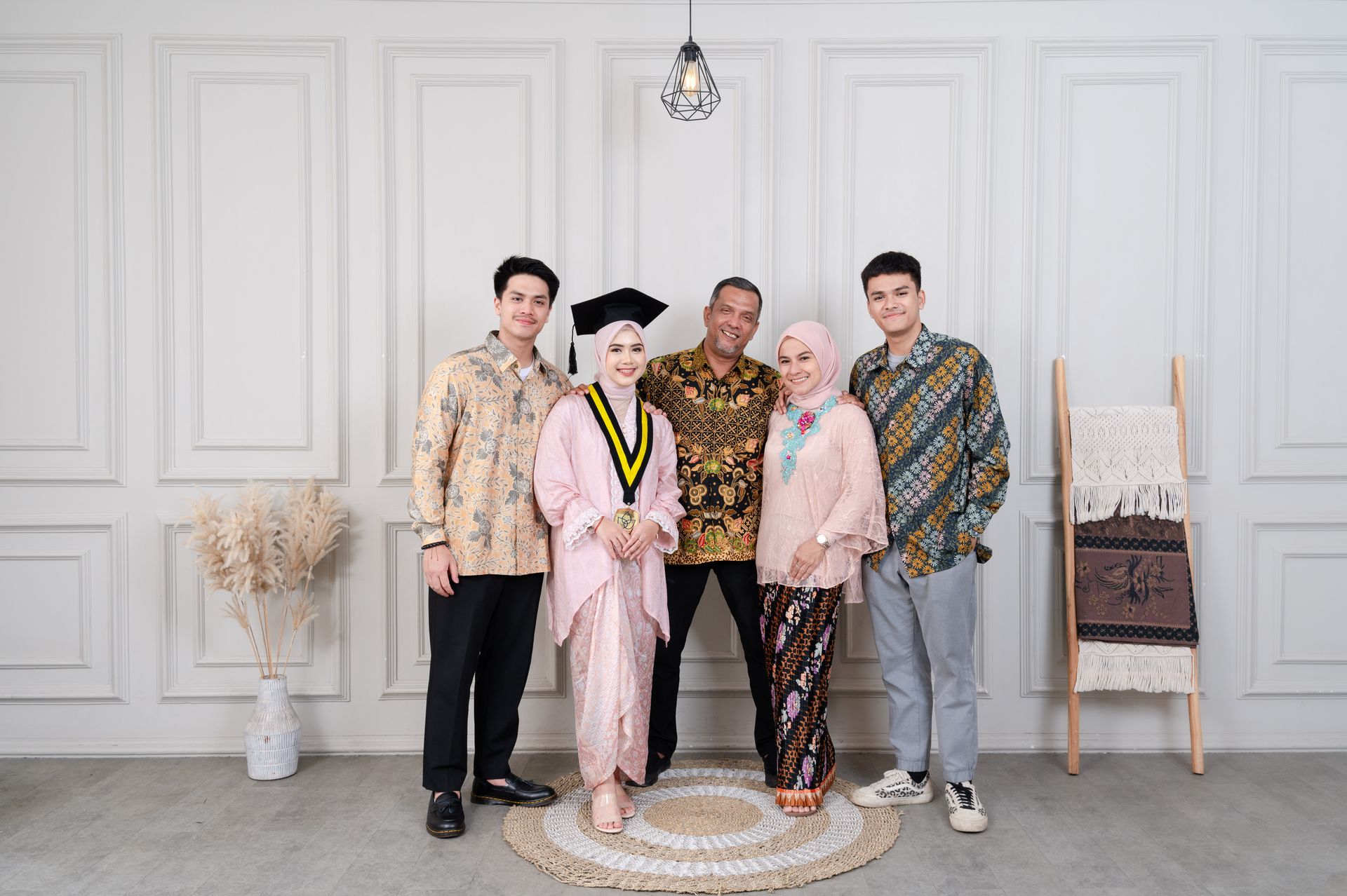 Foto Wisuda keluarga di Studio 