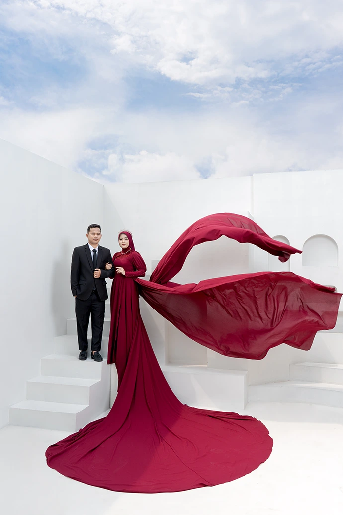 Foto Prewedding gaun Merah