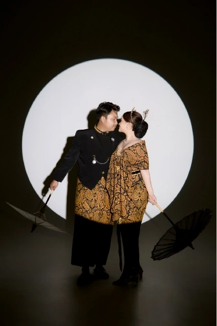 Foto Prewedding golden studio
