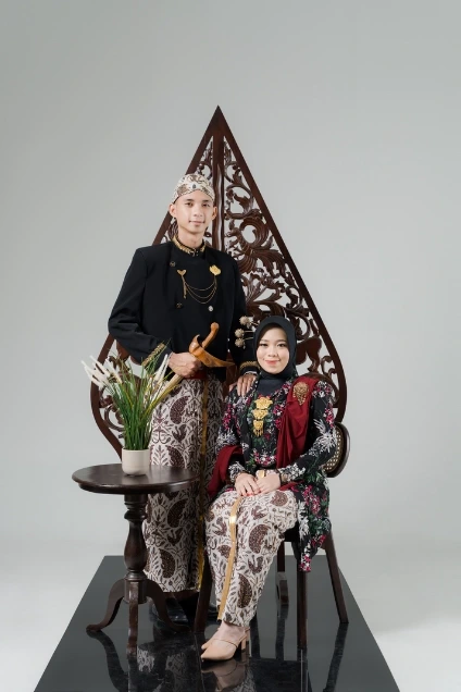 Foto Prewedding adat jawa tema gunungan