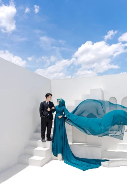 foto prewedding rooftop di Bekasi | golden studio